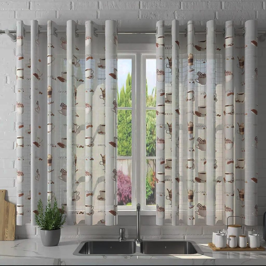 A imagem mostra um exemplo do uso de cortina na cozinha